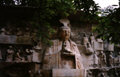 Maitreya, le Bouddha du futur flanqu de deux dragons